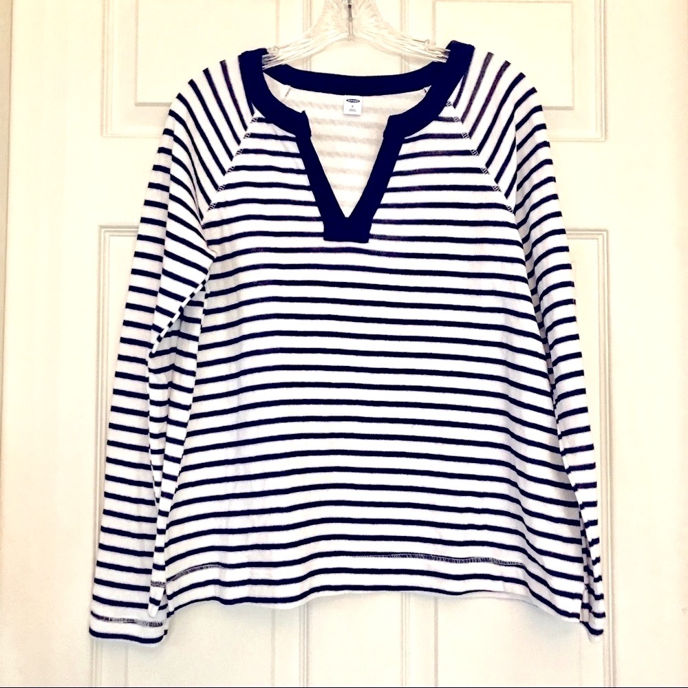 ๐ธ3/$25 ๐ OLD NAVY Blue and White Stripe V-neck Relaxed Fit Sweatshirt, Size M - Picture 1 of 10